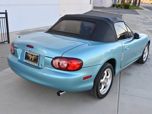 Used 2002 MAZDA MX-5 Miata image 10