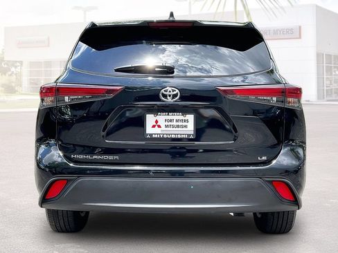 Used 2025 Toyota Highlander LE FWD image 17