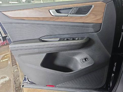 Used 2025 Volkswagen Atlas SE FWD image 25