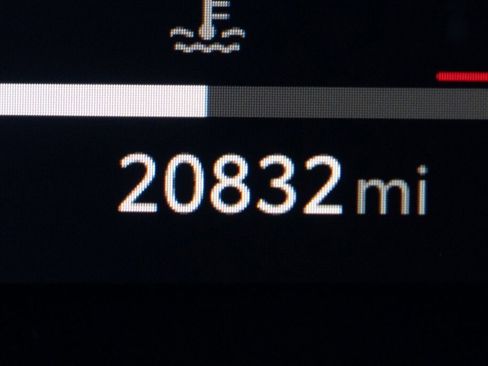 Used 2024 Toyota Highlander Limited image 3