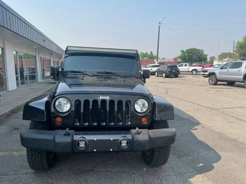 Used 2011 Jeep Wrangler Unlimited Sahara AWD/4WD image 3