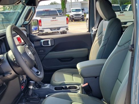 New 2026 Jeep Gladiator Mojave AWD/4WD image 18