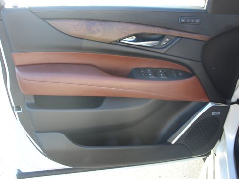 Used 2019 Cadillac Escalade Premium Luxury image 11