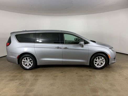 Used 2020 Chrysler Pacifica Touring w/ Advanced Safetytec Group FWD image 7