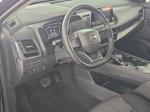 Used 2025 Nissan Rogue SV FWD image 16