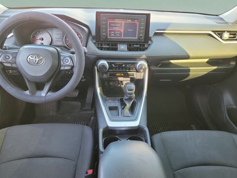 Used 2019 Toyota RAV4 LE FWD image 9