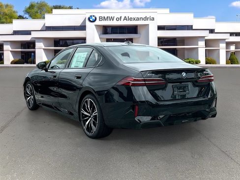 Used 2027 BMW 550e xDrive w/ Executive Package AWD/4WD image 5