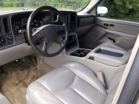 Used 2005 Chevrolet Tahoe Z71 w/ Preferred Equipment Group RWD image 28