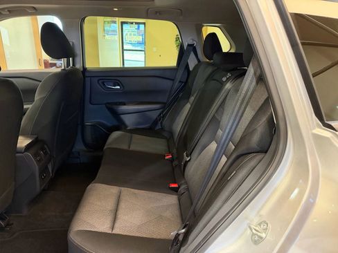 Used 2025 Nissan Rogue SV image 15