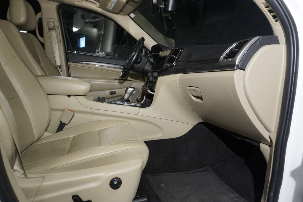 Used 2021 Jeep Grand Cherokee Limited AWD/4WD image 16