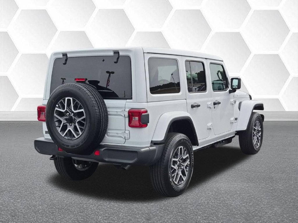 Certified 2026 Jeep Wrangler Unlimited Sahara AWD/4WD image 3