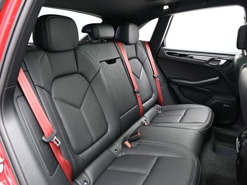 Used 2025 Porsche Macan image 25