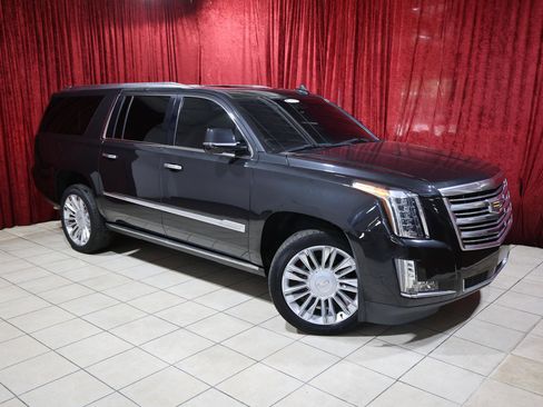 Used 2019 Cadillac Escalade ESV Platinum RWD image 2