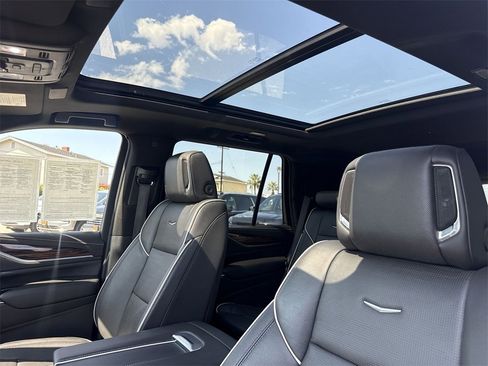 Used 2024 Cadillac Escalade Premium Luxury image 17
