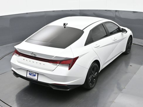 Certified 2021 Hyundai Elantra SEL FWD image 30