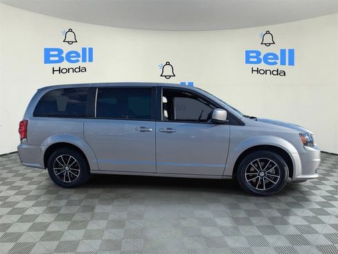 Used 2018 Dodge Grand Caravan SE image 5