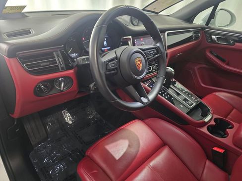 Certified 2023 Porsche Macan AWD/4WD image 4