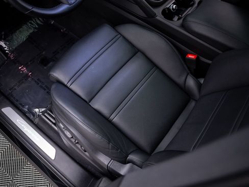 Used 2025 Porsche Cayenne Coupe AWD/4WD image 18