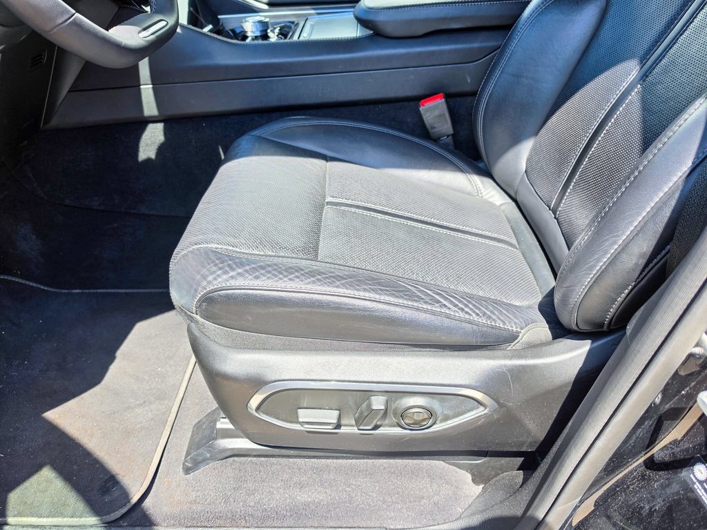 Used 2024 Jeep Wagoneer Series II AWD/4WD image 16