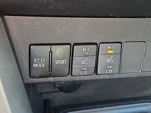 Used 2015 Toyota RAV4 Limited AWD/4WD image 25