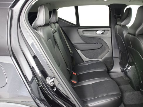 Certified 2025 Volvo XC40 B5 Plus image 30