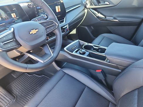 New 2026 Chevrolet Equinox LT w/ Convenience Package II FWD image 7