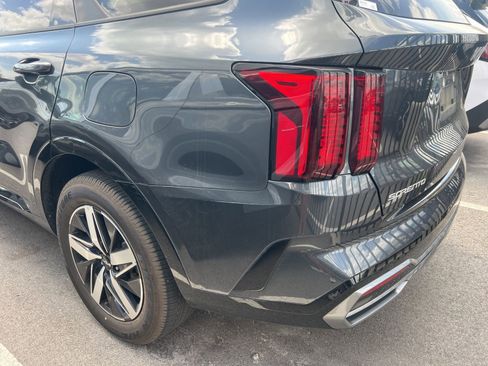 Used 2023 Kia Sorento S w/ Panoramic Sunroof Package image 8