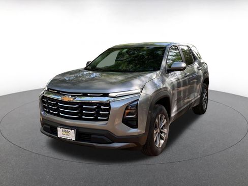 Used 2025 Chevrolet Equinox LT image 3