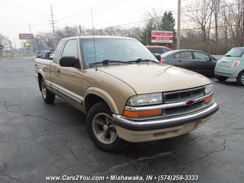 Used 2000 Chevrolet S10 Pickup LS w/ Preferred Equipment Group image 1