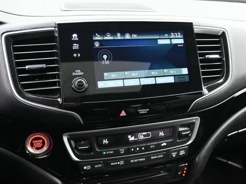 Used 2020 Honda Pilot Touring image 12