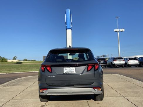 Used 2025 Hyundai Tucson SE FWD image 11