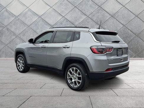 Used 2022 Jeep Compass Latitude image 5