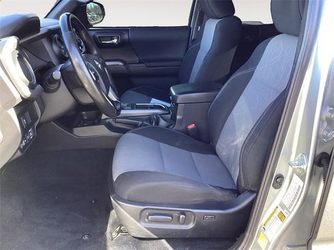 Used 2022 Toyota Tacoma TRD Sport image 9