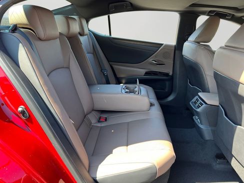 New 2025 Lexus ES 300h w/ Premium Package image 11