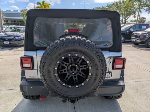 Used 2020 Jeep Wrangler Unlimited Rubicon w/ Dual Top Group AWD/4WD image 5