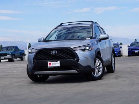 Used 2022 Toyota Corolla Cross LE w/ Moonroof Package FWD image 5