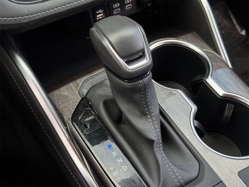 Used 2024 Toyota Highlander Platinum image 20