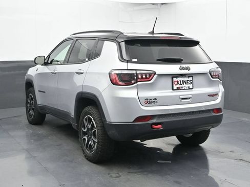 Used 2025 Jeep Compass Trailhawk AWD/4WD image 11
