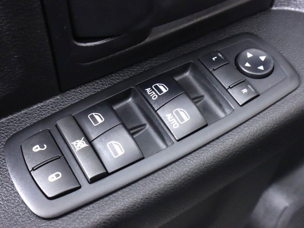 Used 2017 RAM 1500 Express AWD/4WD image 25