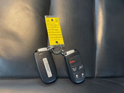 Used 2021 Jeep Grand Cherokee Limited image 27