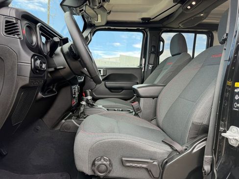 Used 2025 Jeep Wrangler Unlimited Rubicon AWD/4WD image 26