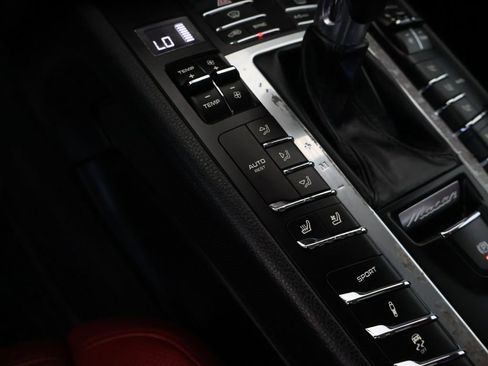 Used 2017 Porsche Macan Turbo AWD/4WD image 27