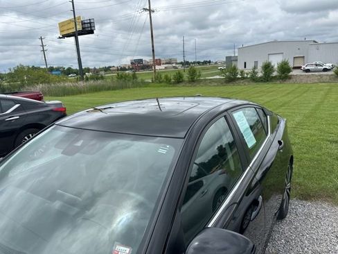 Used 2020 Nissan Altima 2.5 SR w/ Premium Package FWD image 2
