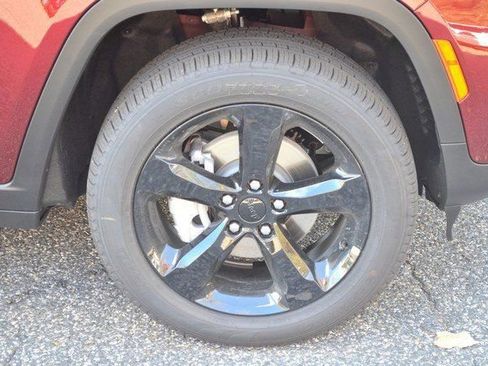 New 2025 Jeep Grand Cherokee Limited w/ Black Appearance Package image 10