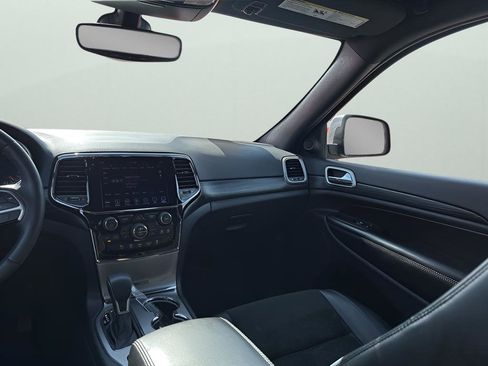 Used 2019 Jeep Grand Cherokee Altitude image 24