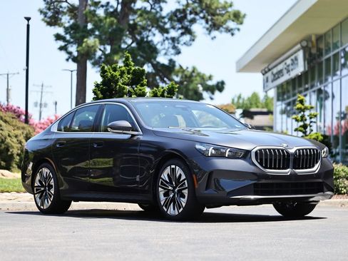 New 2027 BMW 530i w/ Premium Package RWD image 1