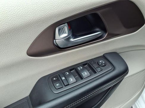 Used 2024 Chrysler Voyager LX FWD image 20