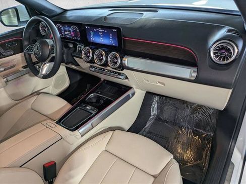 Certified 2025 Mercedes-Benz GLB 250 4MATIC image 24