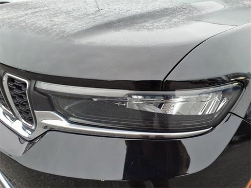 Used 2022 Jeep Grand Cherokee Laredo w/ Luxury Tech Group I image 11