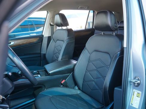 Used 2025 Volkswagen Atlas SE image 16